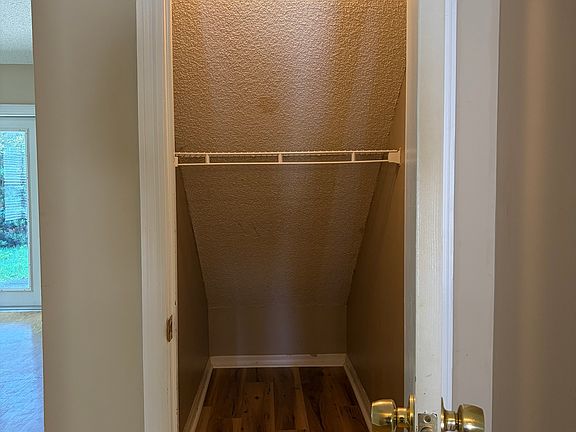 3rd image of 110 Millers Trace Dr