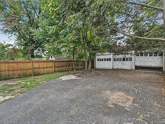 4th image of 111 Fullerton Ave