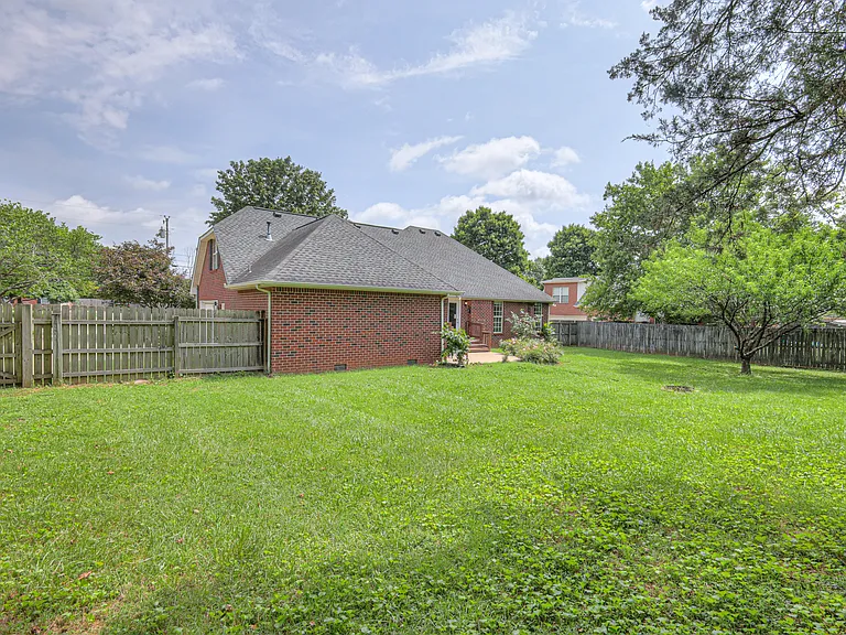 405 Sandi Ct — Photo 38