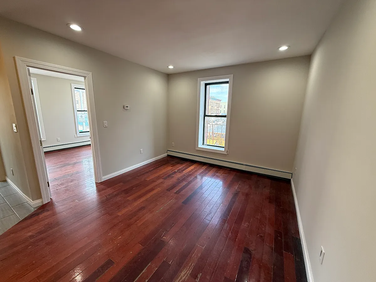 Building Photo - 1199 Halsey St #2F