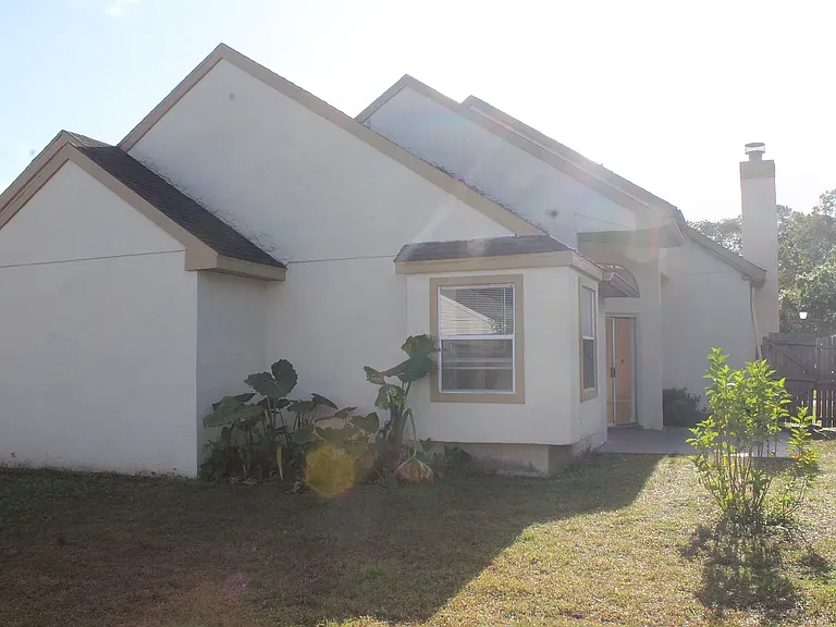 1009 Vannessa Dr — Photo 2
