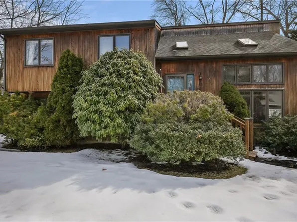 10 Patricia Dr, North Providence, RI 02904