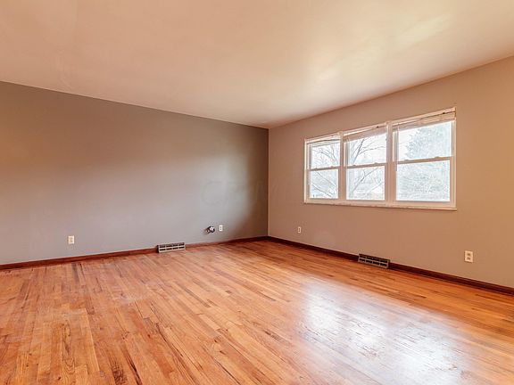 4th image of 9616 Taylor Ct NW