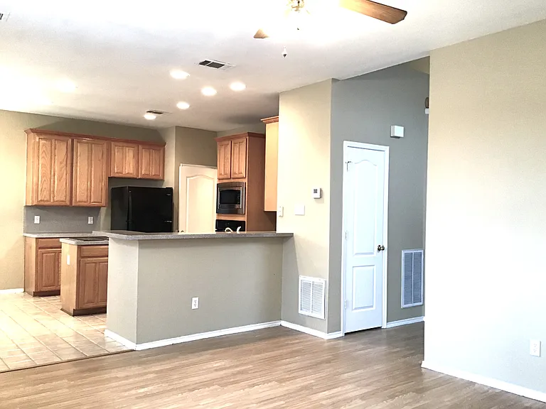 129 Hanover St — Photo 6