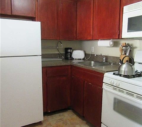 3rd image of 82 Lincoln Ave APT B4