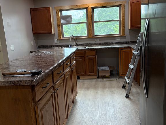 3rd image of 127 Bradshaw Dr