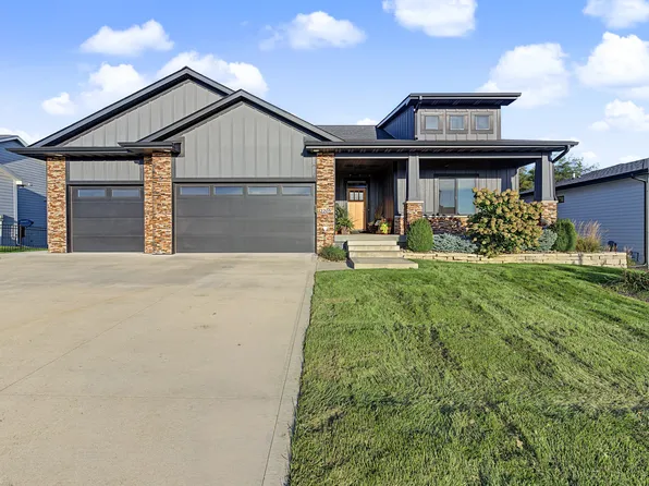 2205 NE Heritage Dr, Grimes, IA 50111