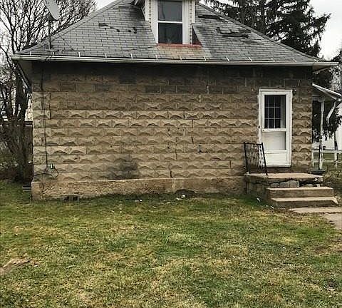 2nd image of 141 2nd St