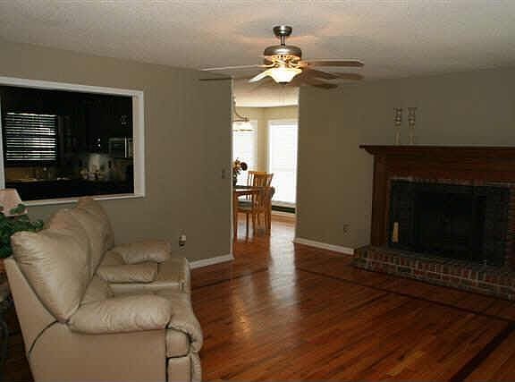 Living Room with fireplace