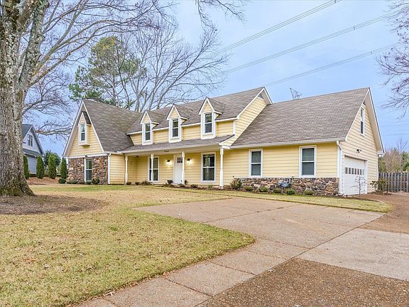 2nd image of 7064 Woodridge Ln
