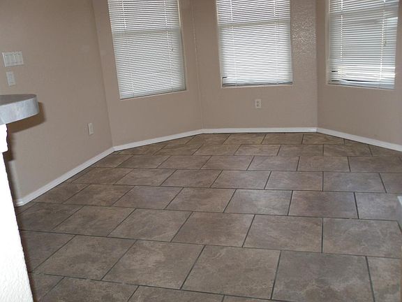 4th image of 3815 Rosewood Ave