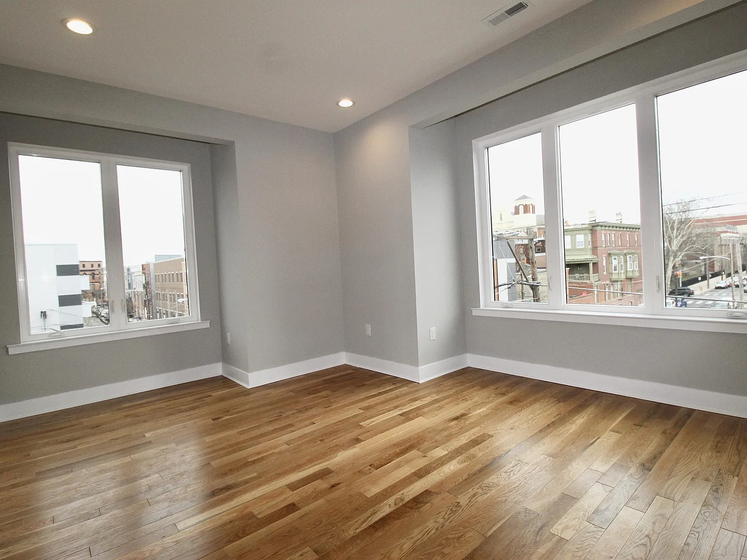 1642 Cambridge Street - B — Photo 3