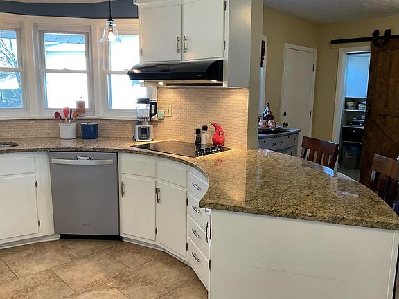 4th image of 301 North Dr