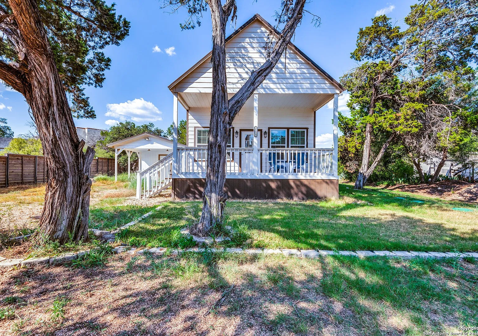 3 bed, 1445 sqft, $1,999 — Photo 3