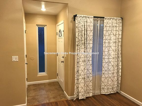 3rd image of 5534 E Knoll Dr