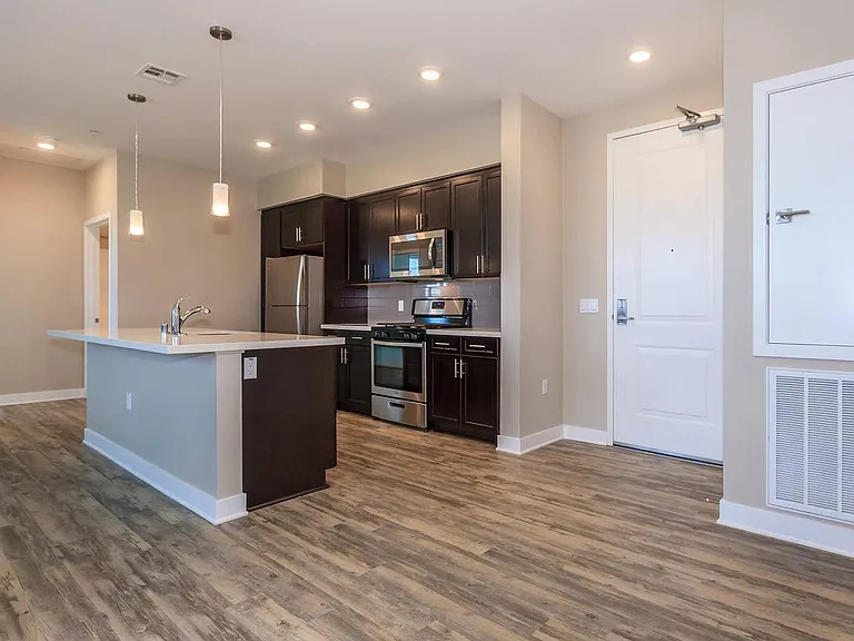 Esencia Sur Apartment Homes — Photo 43