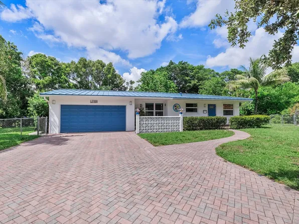 13988 Lake Lure Court, Miami Lakes, FL 33014