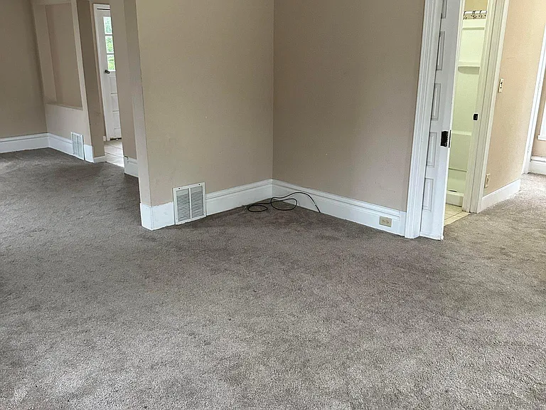 431 Oak Grove Ave #1 — Photo 4
