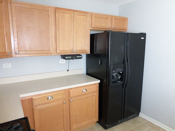 3rd image of 914 Clover Ln