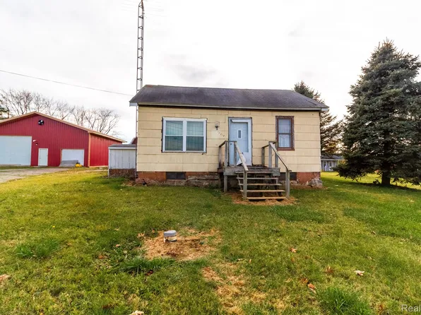 10314 Dodge Rd, Otisville, MI 48463