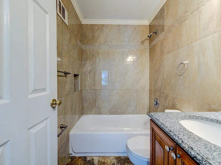 7865 Wayne Ave — Photo 9