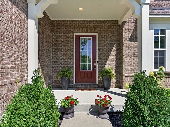 2nd image of 2572 Heathermoor Park Dr N