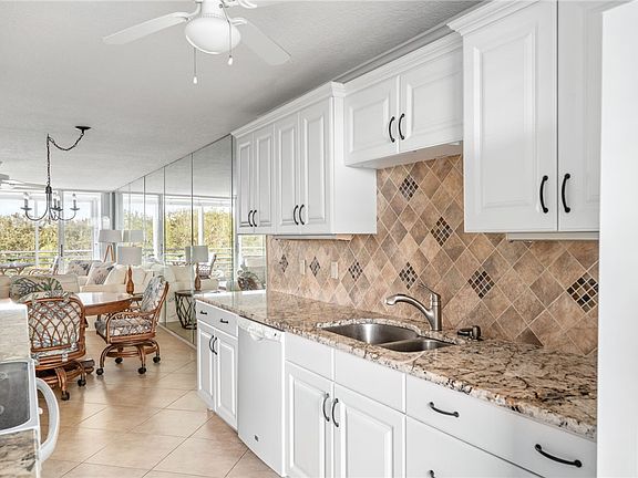 5th image of 935 E Causeway Blvd APT 401