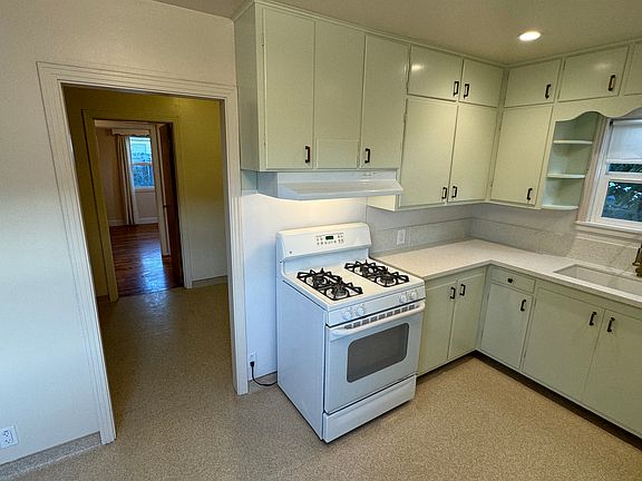 5th image of 3545 Dolbeer St