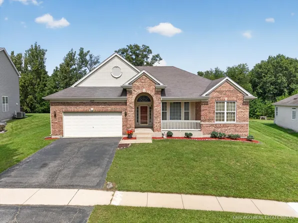 1255 Waterfront Ln, Hampshire, IL 60140
