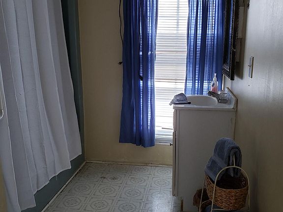 3rd image of 35 Academy St