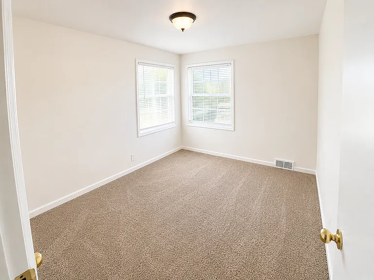 534 E 3050 N — Photo 5