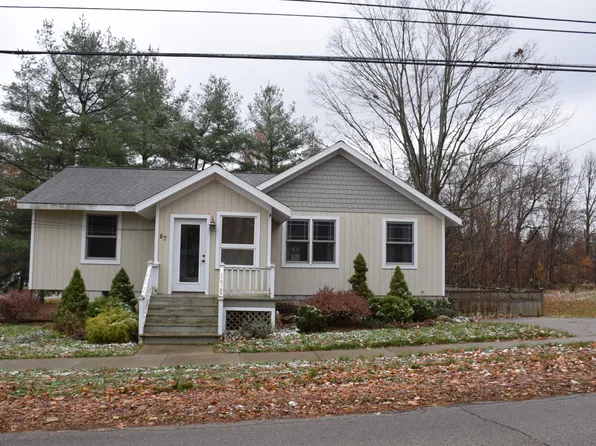 67 Union St, Douglas, MI 49406