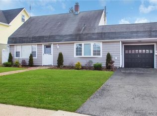 26 Birch Ln, Levittown, NY 11756