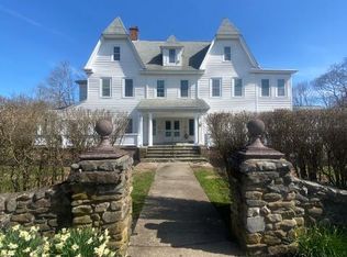 105 Central St, Narragansett, RI 02882