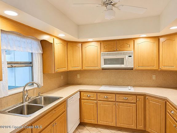 3rd image of 1109 Cabot Dr NE