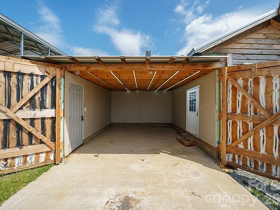 4th image of 2533 Ireland Rd