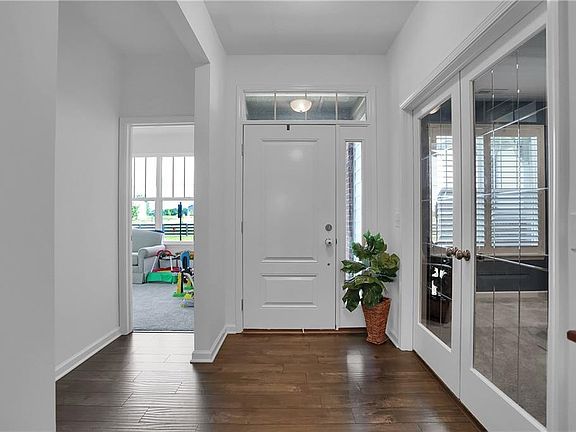 3rd image of 2043 Lunenburg Dr.