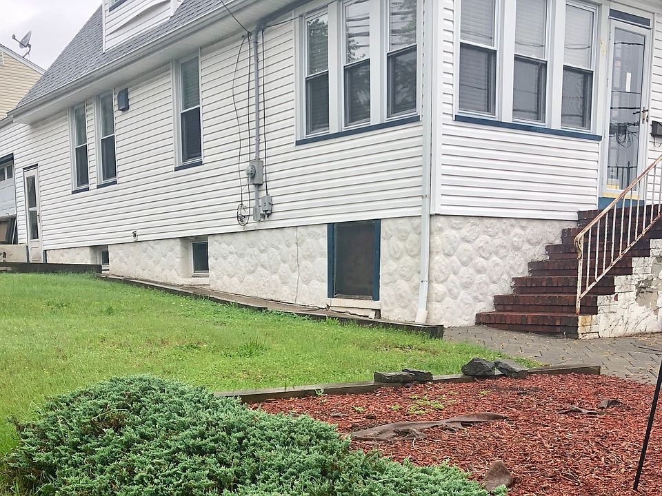 2nd image of 99 Madison St