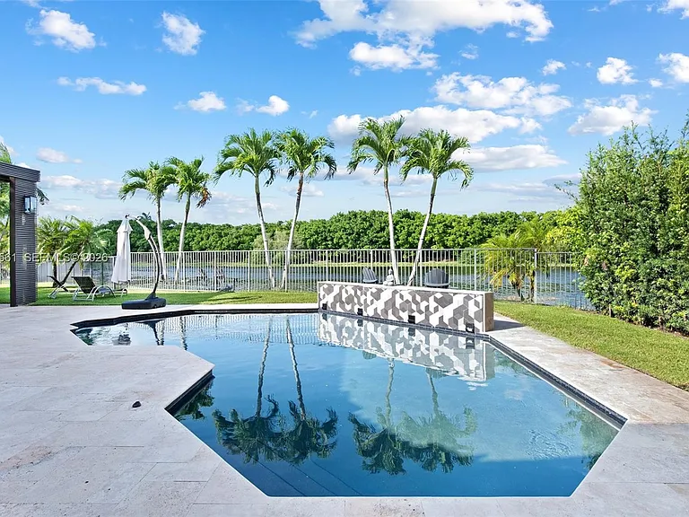 2498 Eagle Run Dr — Photo 1