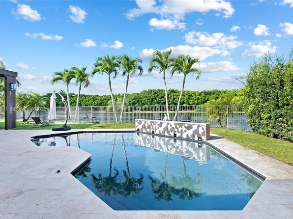 2498 Eagle Run Dr, Fort Lauderdale, FL 33327