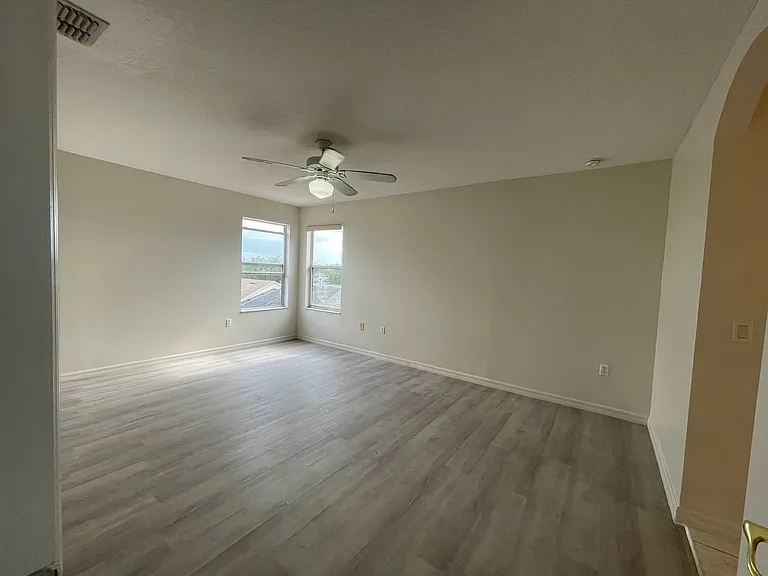 201 Kensington Dr — Photo 14