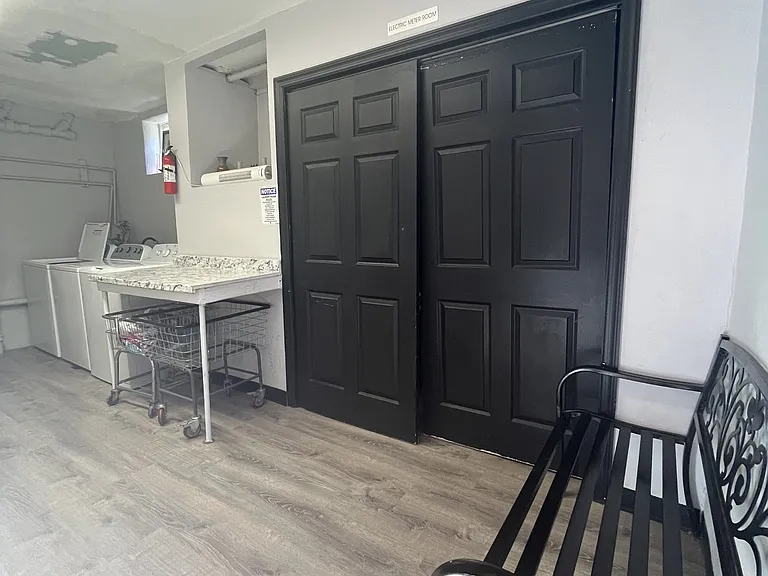 156 S Munn Ave — Photo 20
