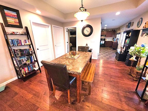 3rd image of 127 Flora Ave