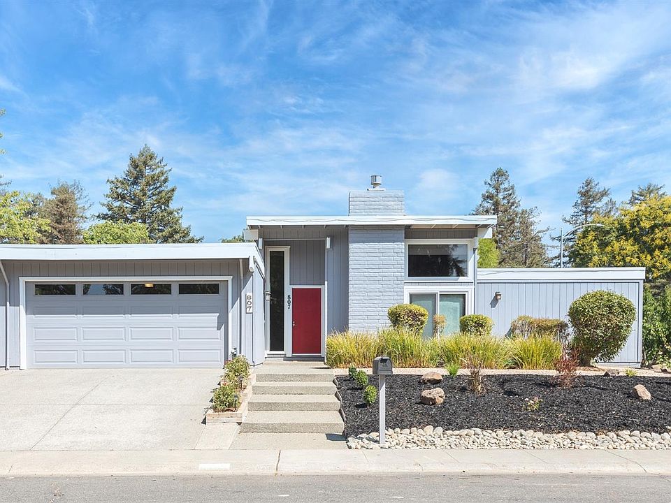 1st image of 807 Barcelona Ave