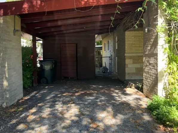 816 McKinley Ave, Mundelein, IL 60060