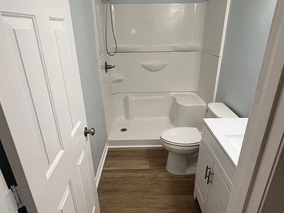 3rd image of 12 Oakwood Dr