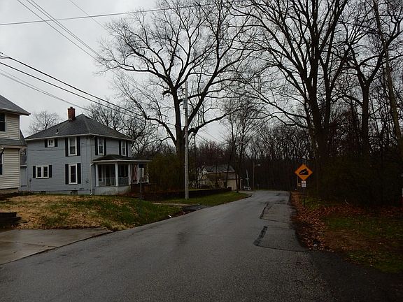5th image of 1326 Hillcrest St