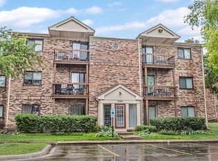 2205 Nichols Rd APT A, Arlington Heights, IL 60004