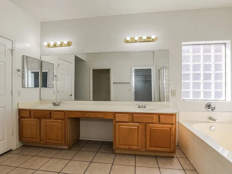5245 W Bowker St — Photo 12