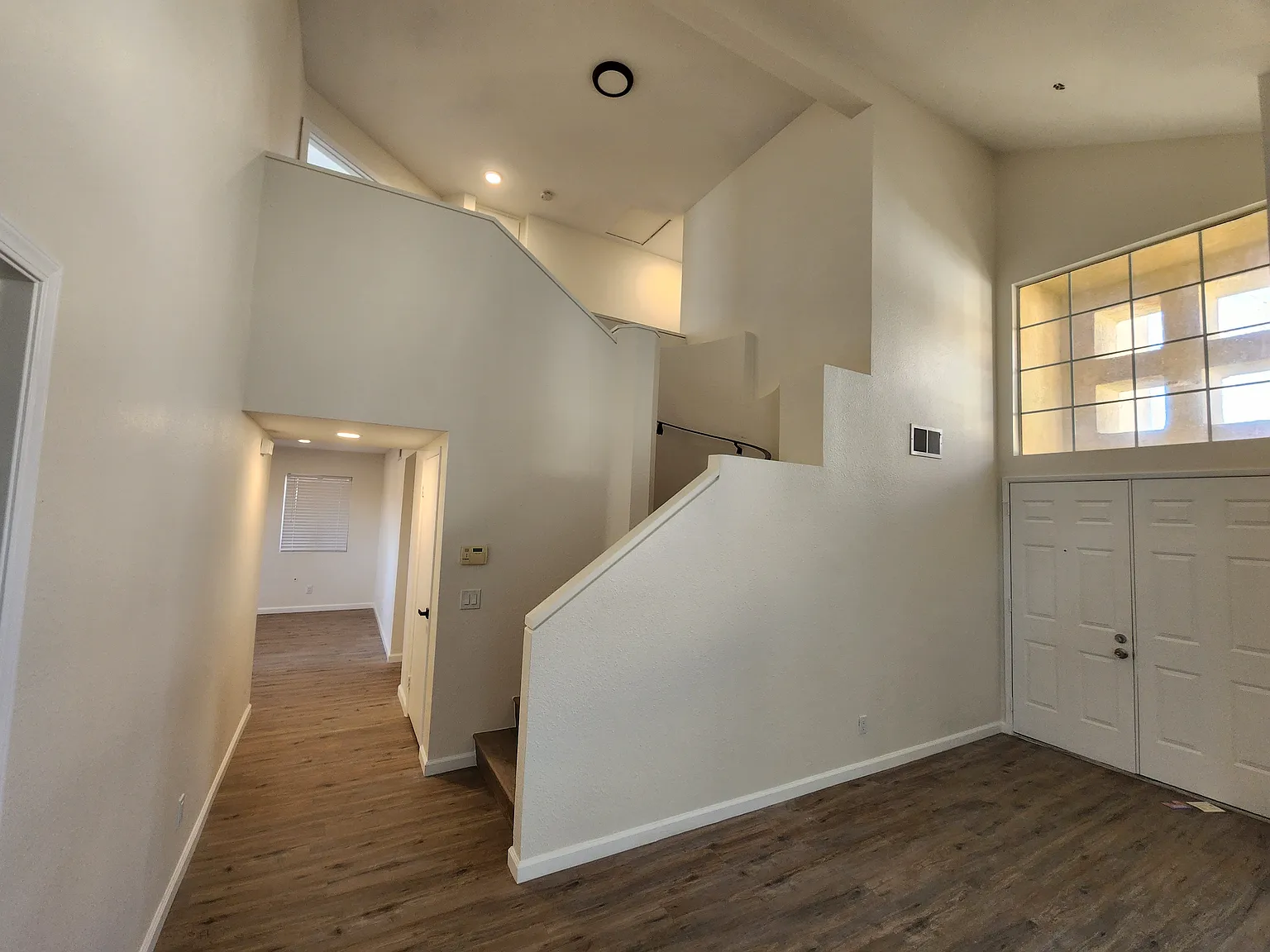 5 bed, 2100 sqft, $3,800 — Photo 2